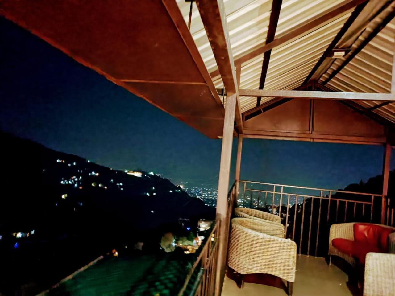 King Castle Mcleodganj-Centrally Heated And Air Cooled- Near Mall Road - Free Parking ダラムシャーラー エクステリア 写真