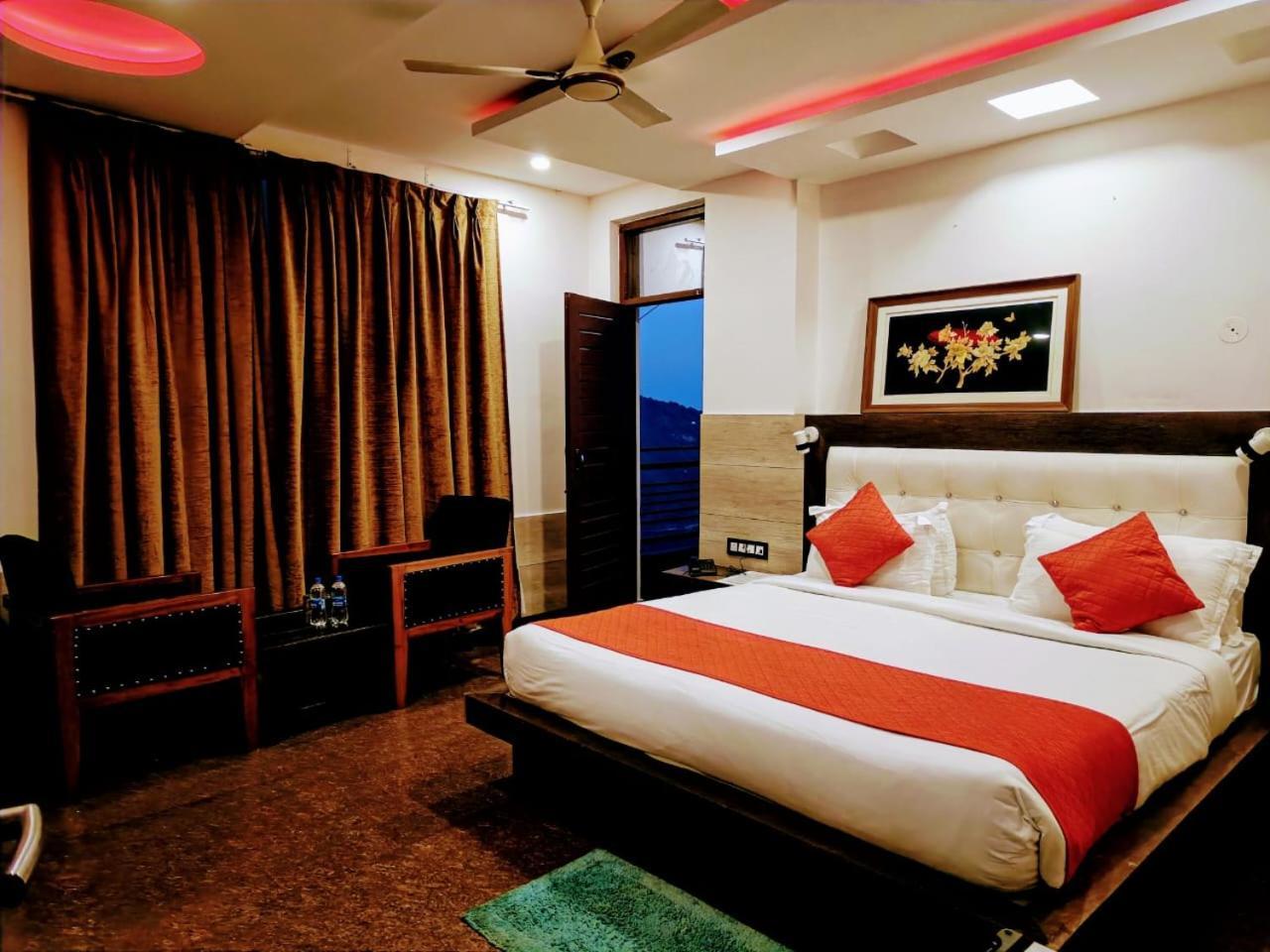 King Castle Mcleodganj-Centrally Heated And Air Cooled- Near Mall Road - Free Parking ダラムシャーラー エクステリア 写真