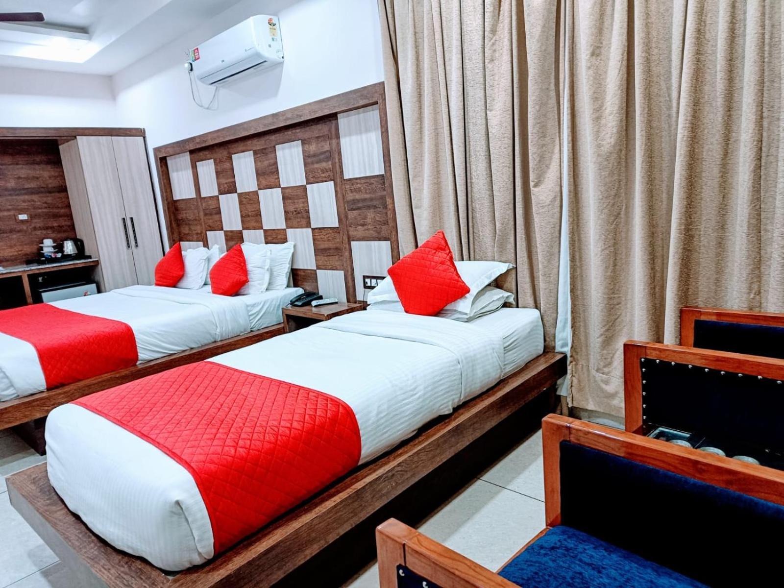 King Castle Mcleodganj-Centrally Heated And Air Cooled- Near Mall Road - Free Parking ダラムシャーラー エクステリア 写真
