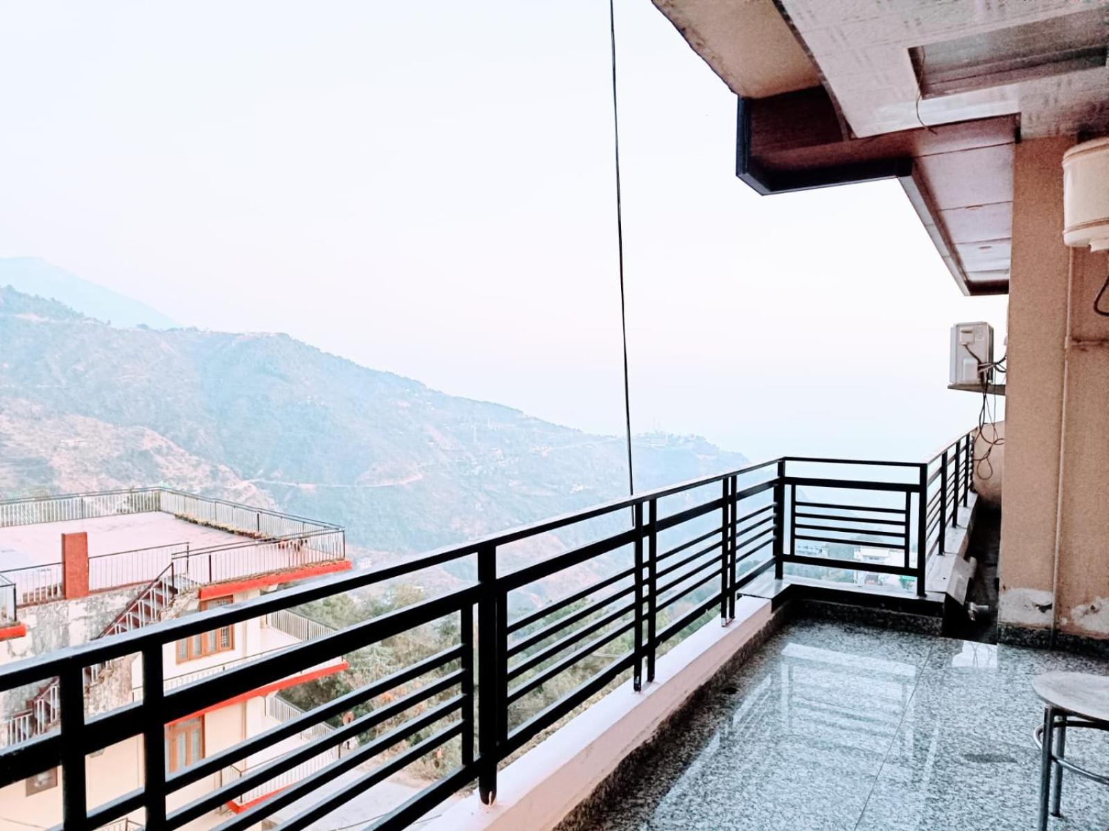 King Castle Mcleodganj-Centrally Heated And Air Cooled- Near Mall Road - Free Parking ダラムシャーラー エクステリア 写真