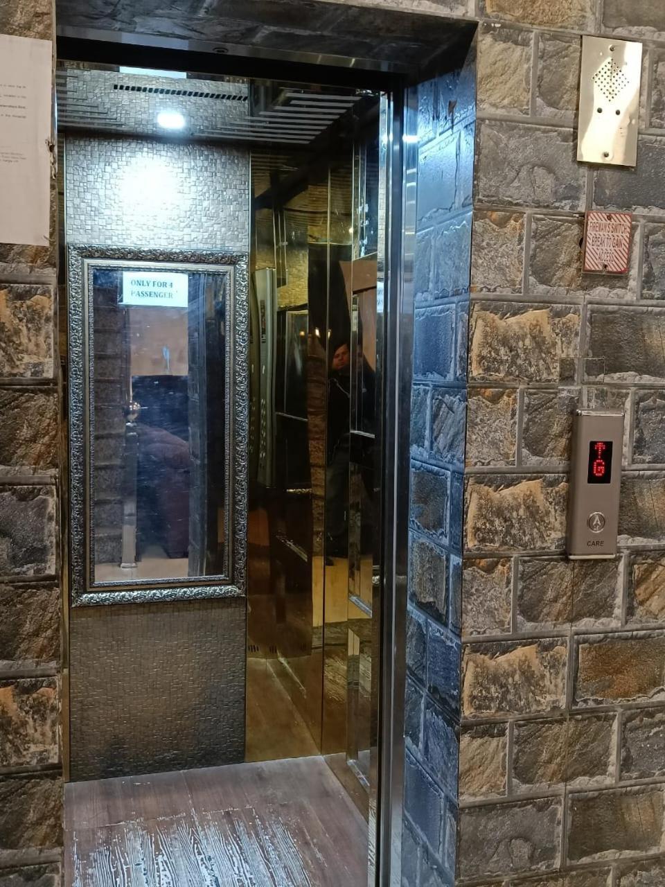 King Castle Mcleodganj-Centrally Heated And Air Cooled- Near Mall Road - Free Parking ダラムシャーラー エクステリア 写真
