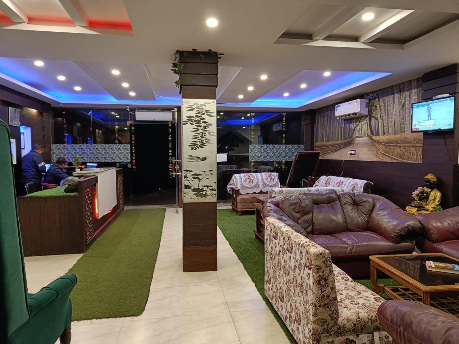 King Castle Mcleodganj-Centrally Heated And Air Cooled- Near Mall Road - Free Parking ダラムシャーラー エクステリア 写真