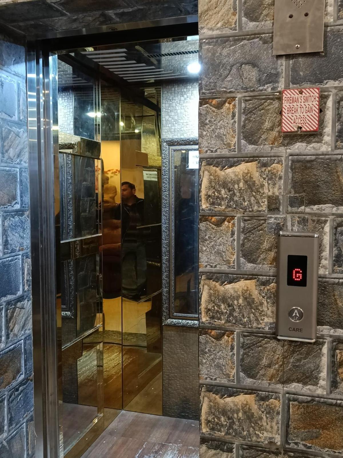 King Castle Mcleodganj-Centrally Heated And Air Cooled- Near Mall Road - Free Parking ダラムシャーラー エクステリア 写真