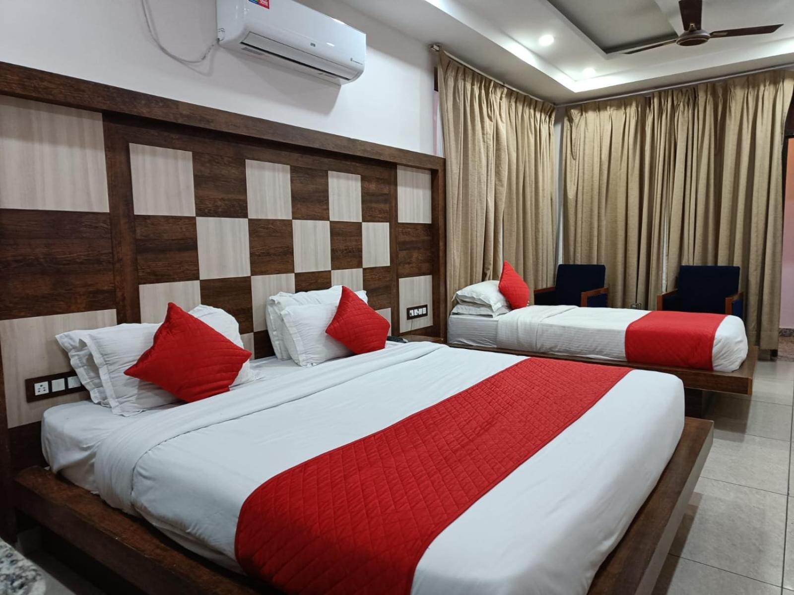 King Castle Mcleodganj-Centrally Heated And Air Cooled- Near Mall Road - Free Parking ダラムシャーラー エクステリア 写真