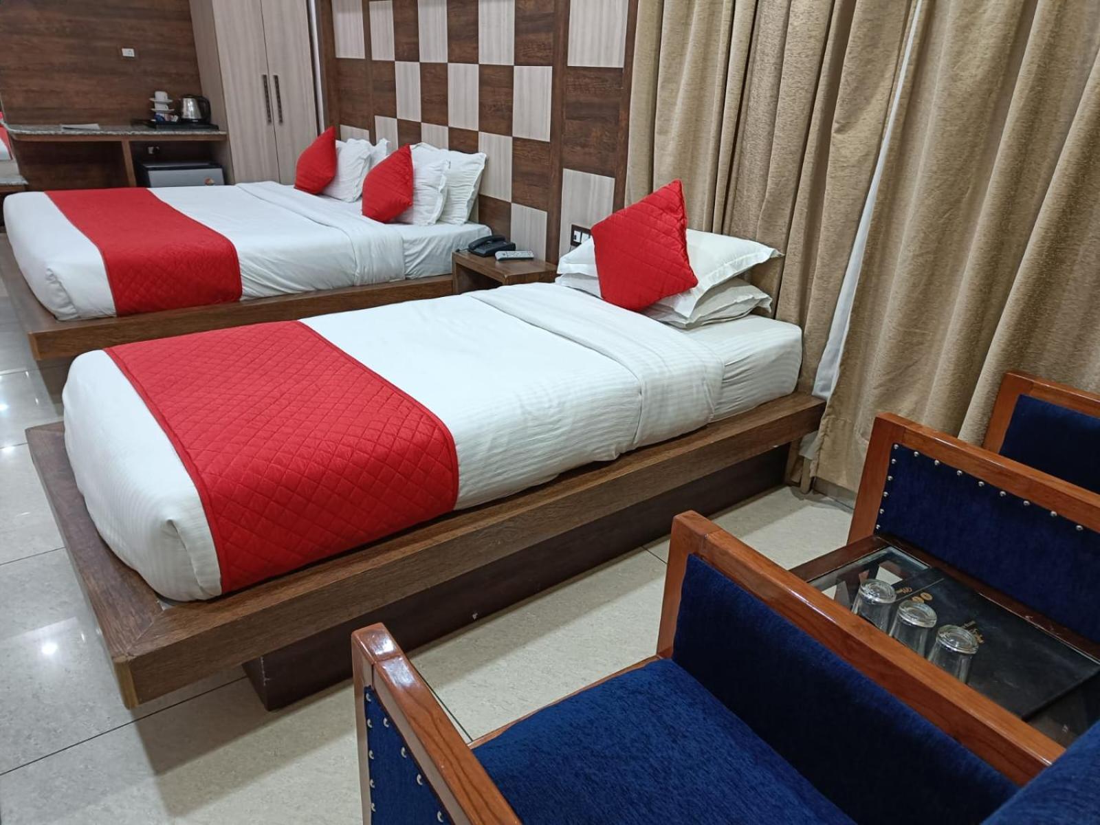 King Castle Mcleodganj-Centrally Heated And Air Cooled- Near Mall Road - Free Parking ダラムシャーラー エクステリア 写真