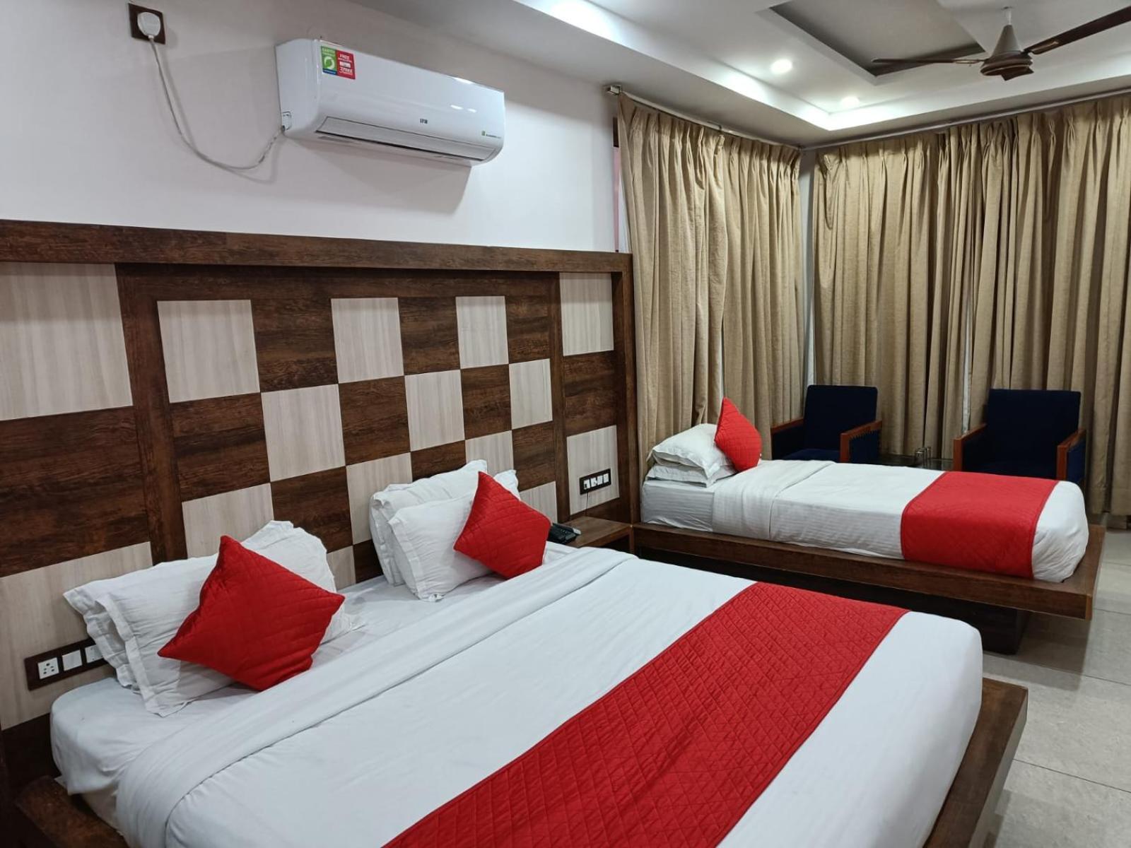 King Castle Mcleodganj-Centrally Heated And Air Cooled- Near Mall Road - Free Parking ダラムシャーラー エクステリア 写真