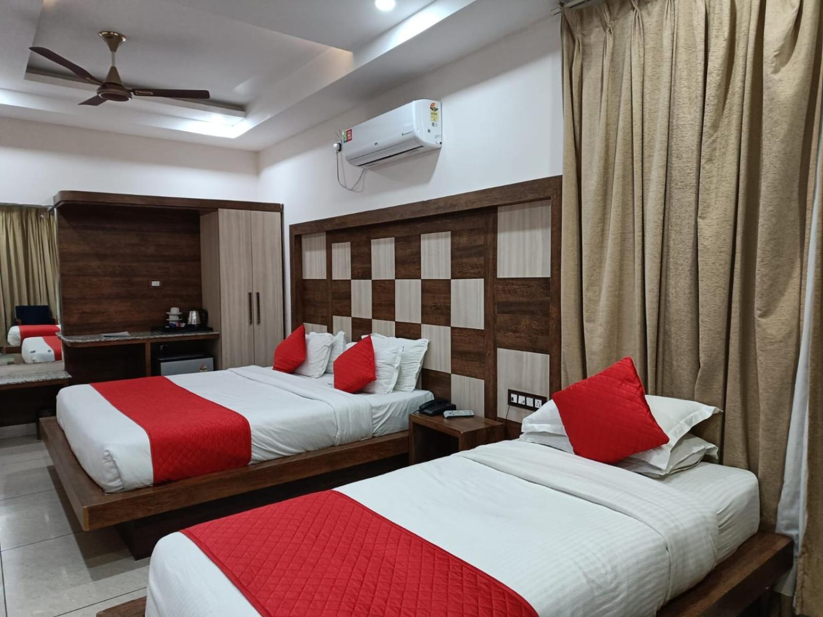 King Castle Mcleodganj-Centrally Heated And Air Cooled- Near Mall Road - Free Parking ダラムシャーラー エクステリア 写真