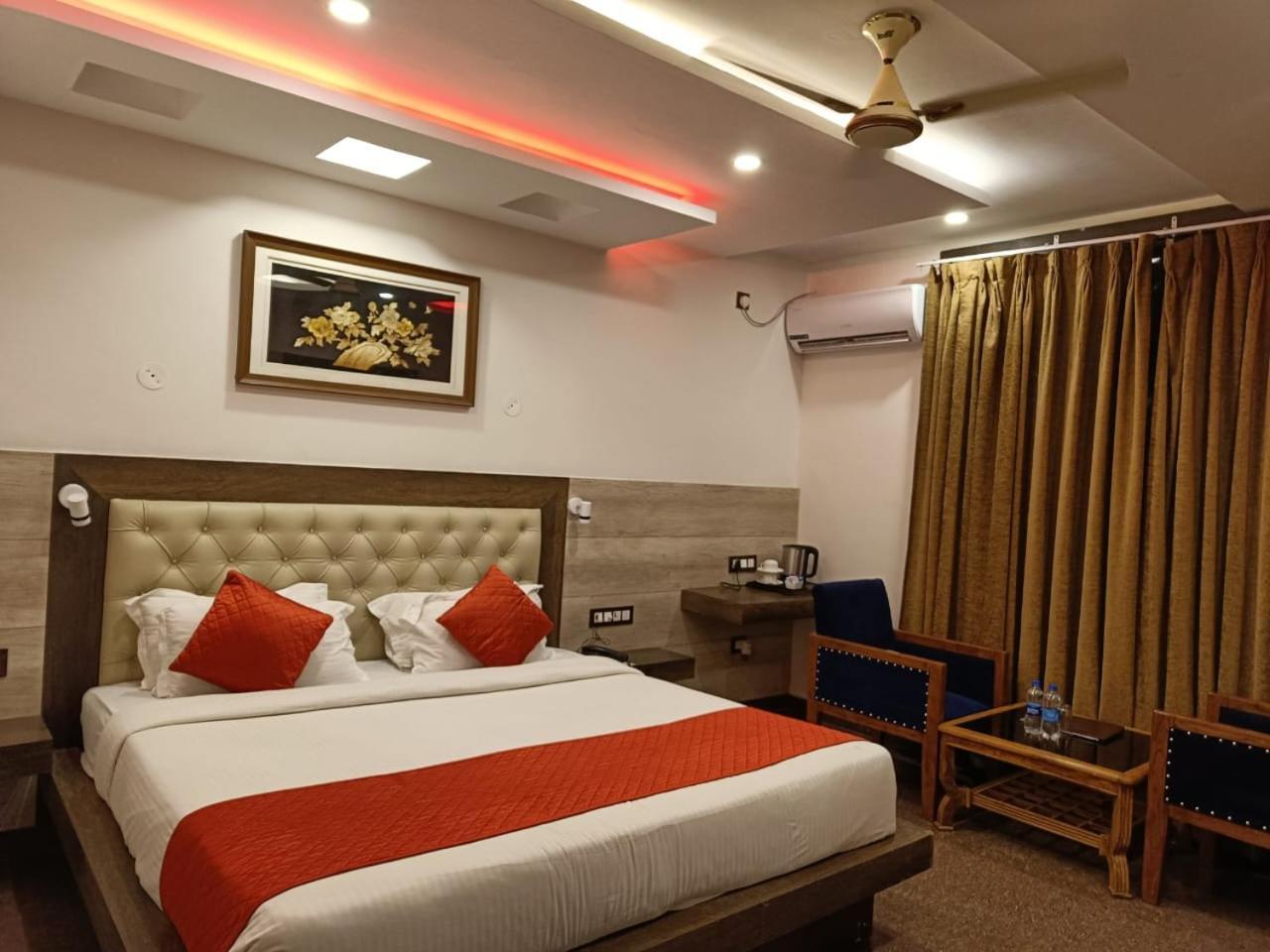 King Castle Mcleodganj-Centrally Heated And Air Cooled- Near Mall Road - Free Parking ダラムシャーラー エクステリア 写真
