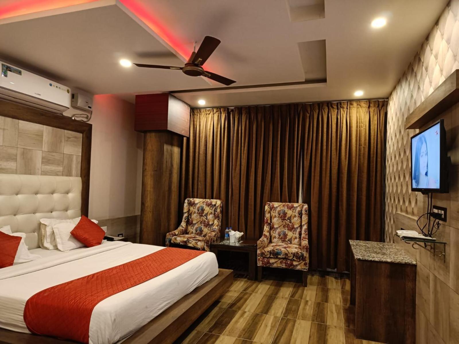 King Castle Mcleodganj-Centrally Heated And Air Cooled- Near Mall Road - Free Parking ダラムシャーラー エクステリア 写真